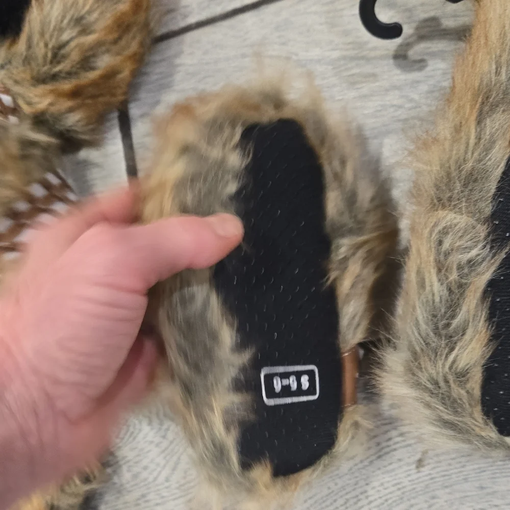 Star Wars Chewbacca‎ Faux Fur Slippers – NWT